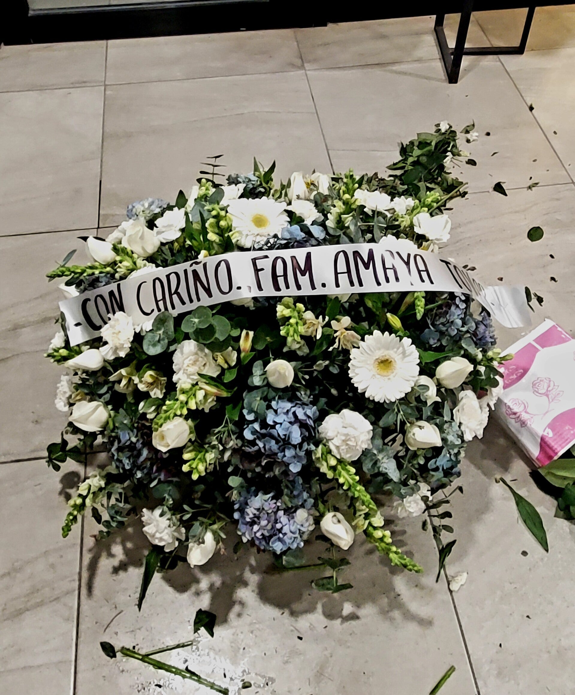 Cubre caja redondo de rosas y detalles finos!