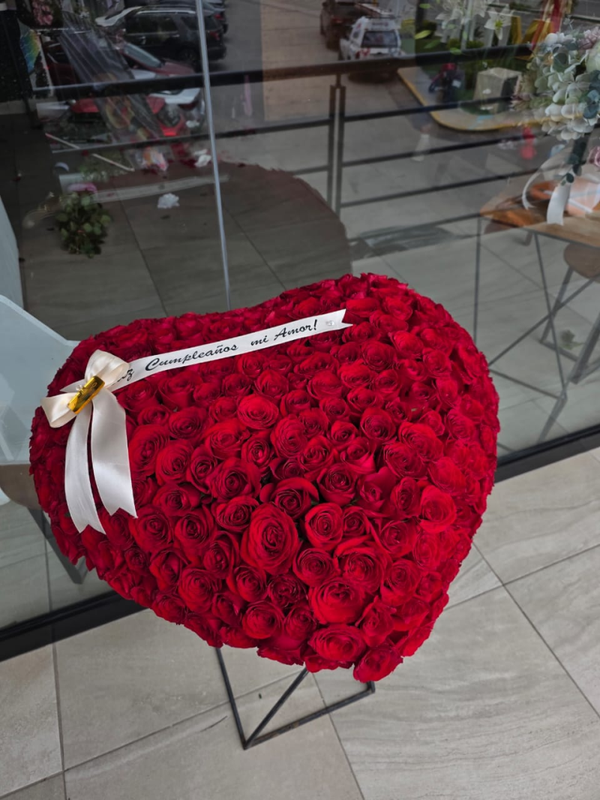 Corazón gigante de rosas rojas ❤️