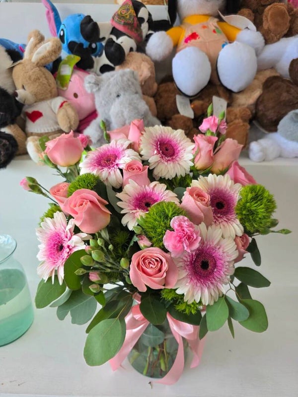 Jarrón de gerberas y rosas