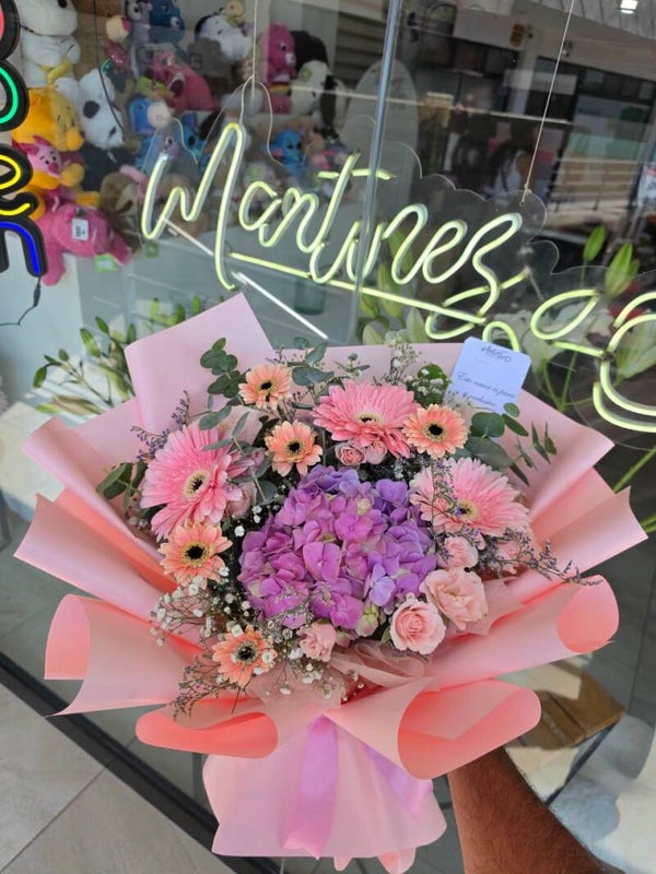 Ramo de hortensia, gerberas y rosas