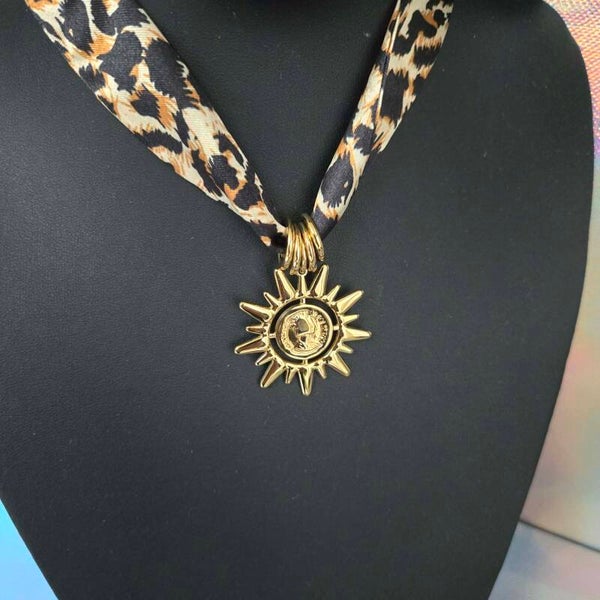 Collier tissu léopard