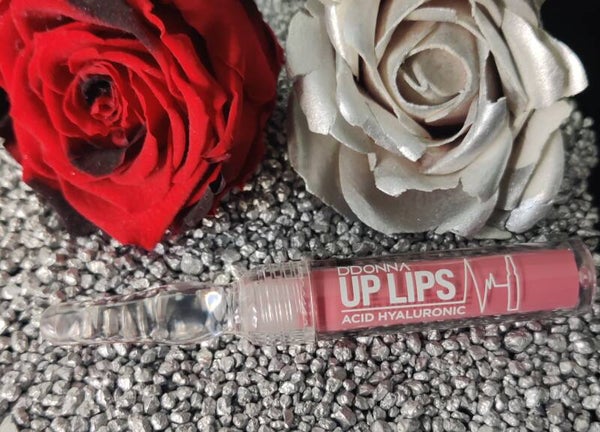 Rouge à lèvres liquide volumateur