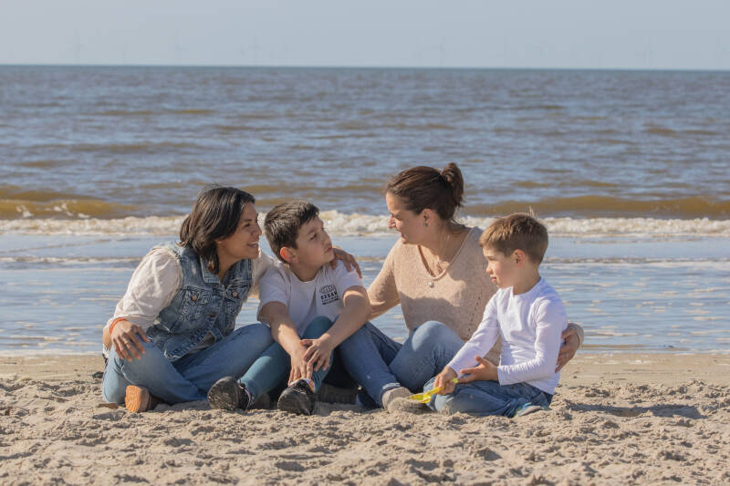 gezinsshoot-strand-scheveningen-raybrakkephotography-amstelveen-fotograaf-jpg-standard.jpg