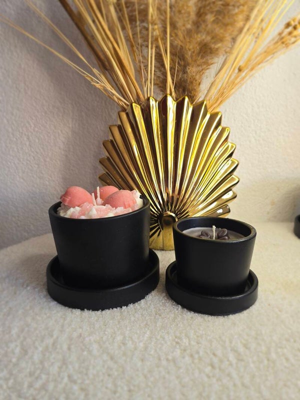 Strawberries and cream en fresh brewed coffee