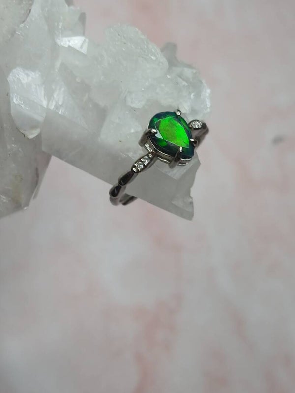 Bague ajustable opale noire 8x5mm flash vert
