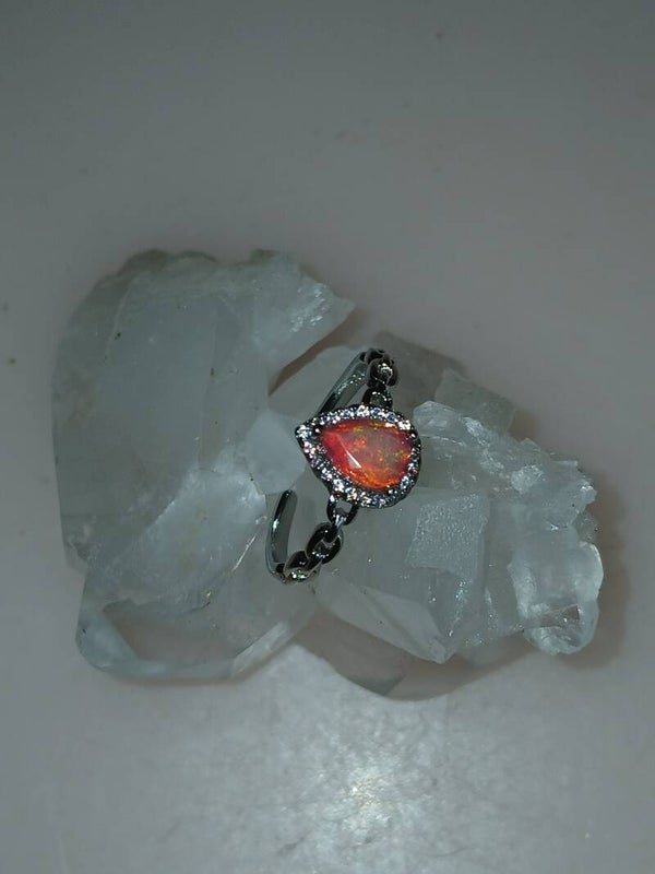 Bague ajustable opale goutte 7x5mm éthiopienne