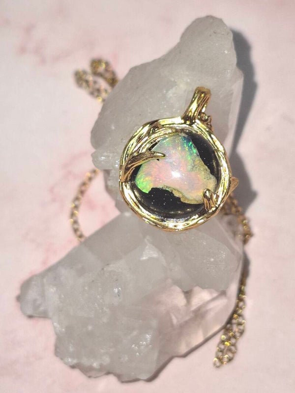 Pendentif sphere 12mm opale éthiopienne matrice volcanique