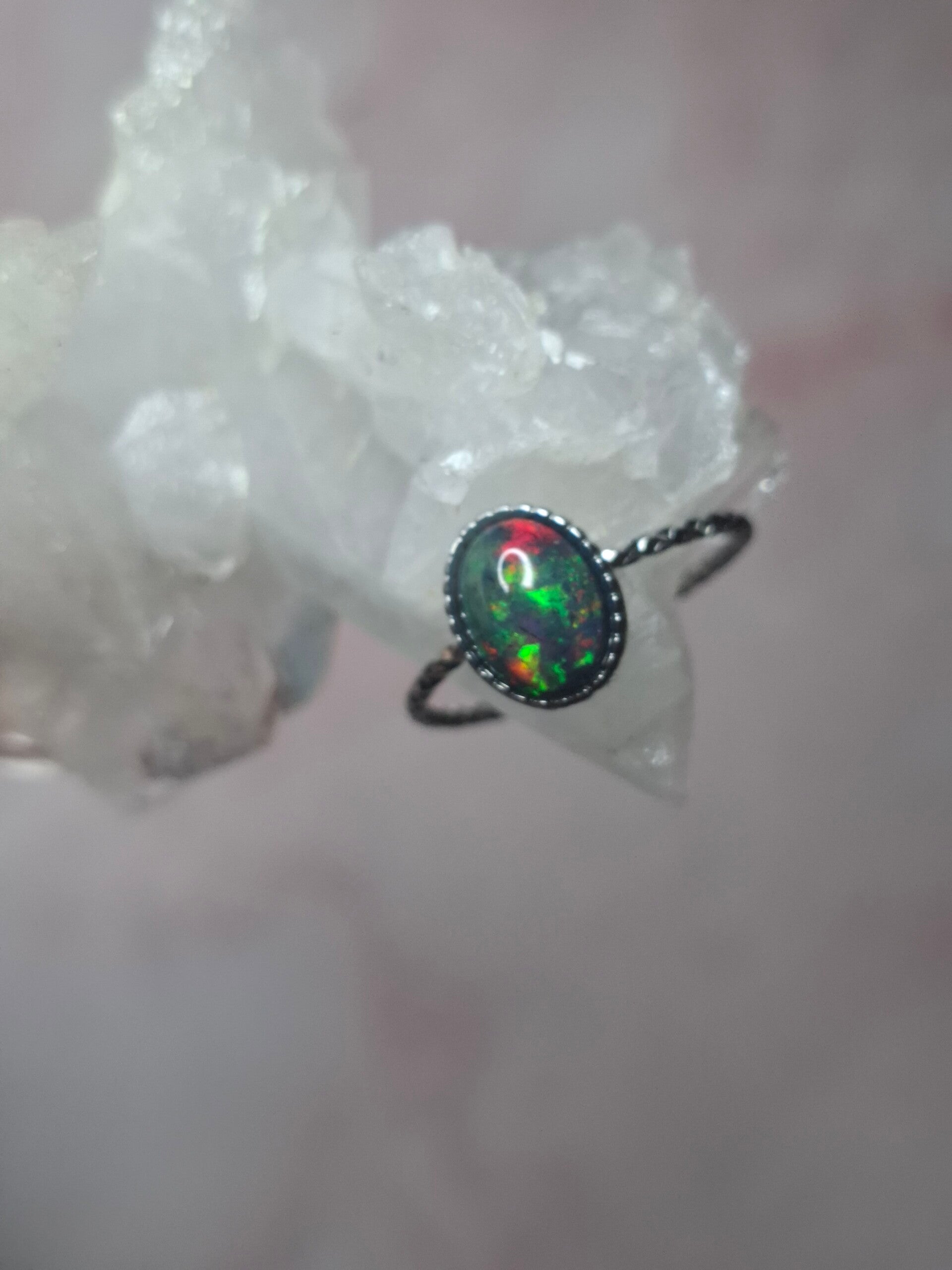 Bague opale 8x6mm éthiopienne