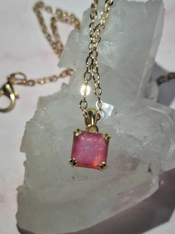 Pendentif s925 doré opale 7mm carré facettes éthiopienne