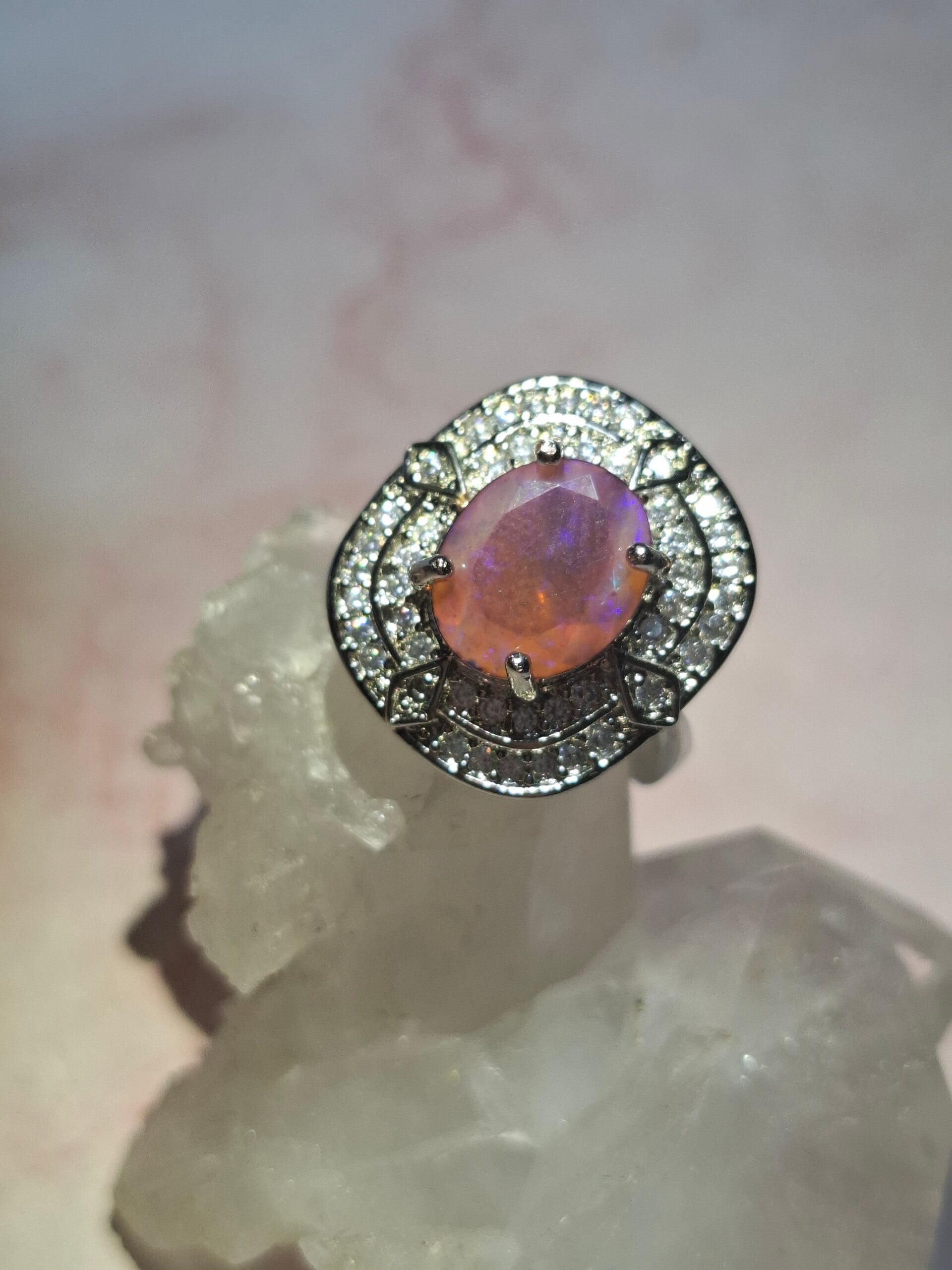 Bague taille ajustable opale éthiopienne traitée 10x8mm