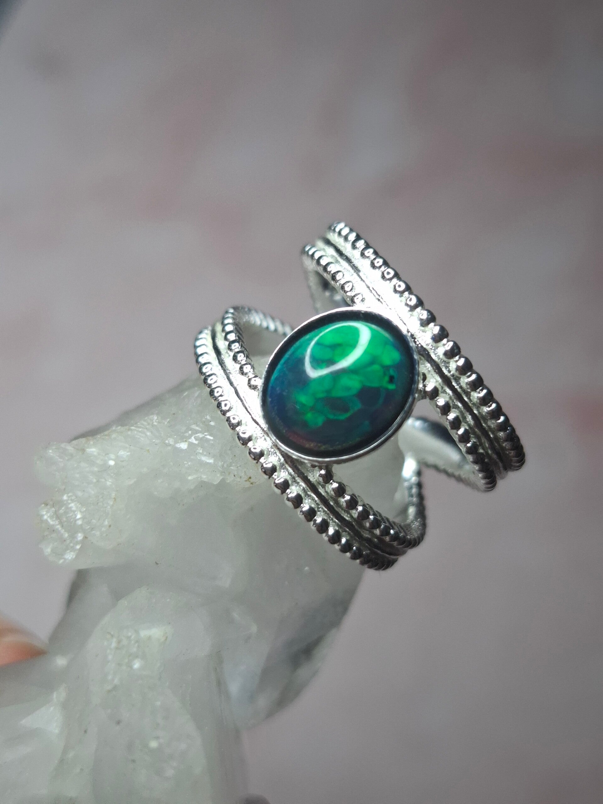 Bague ajustable opale nid d'abeille 10x8mm éthiopienne