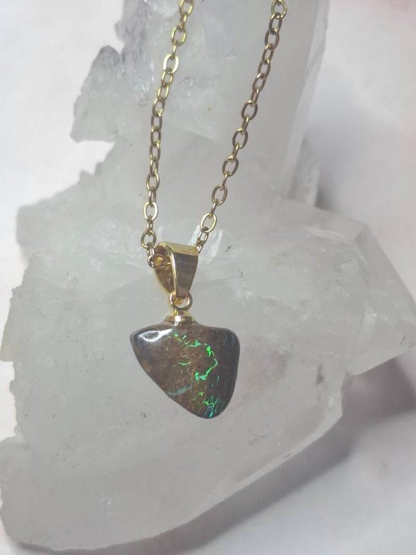 Pendentif opale boulder veine verte australienne