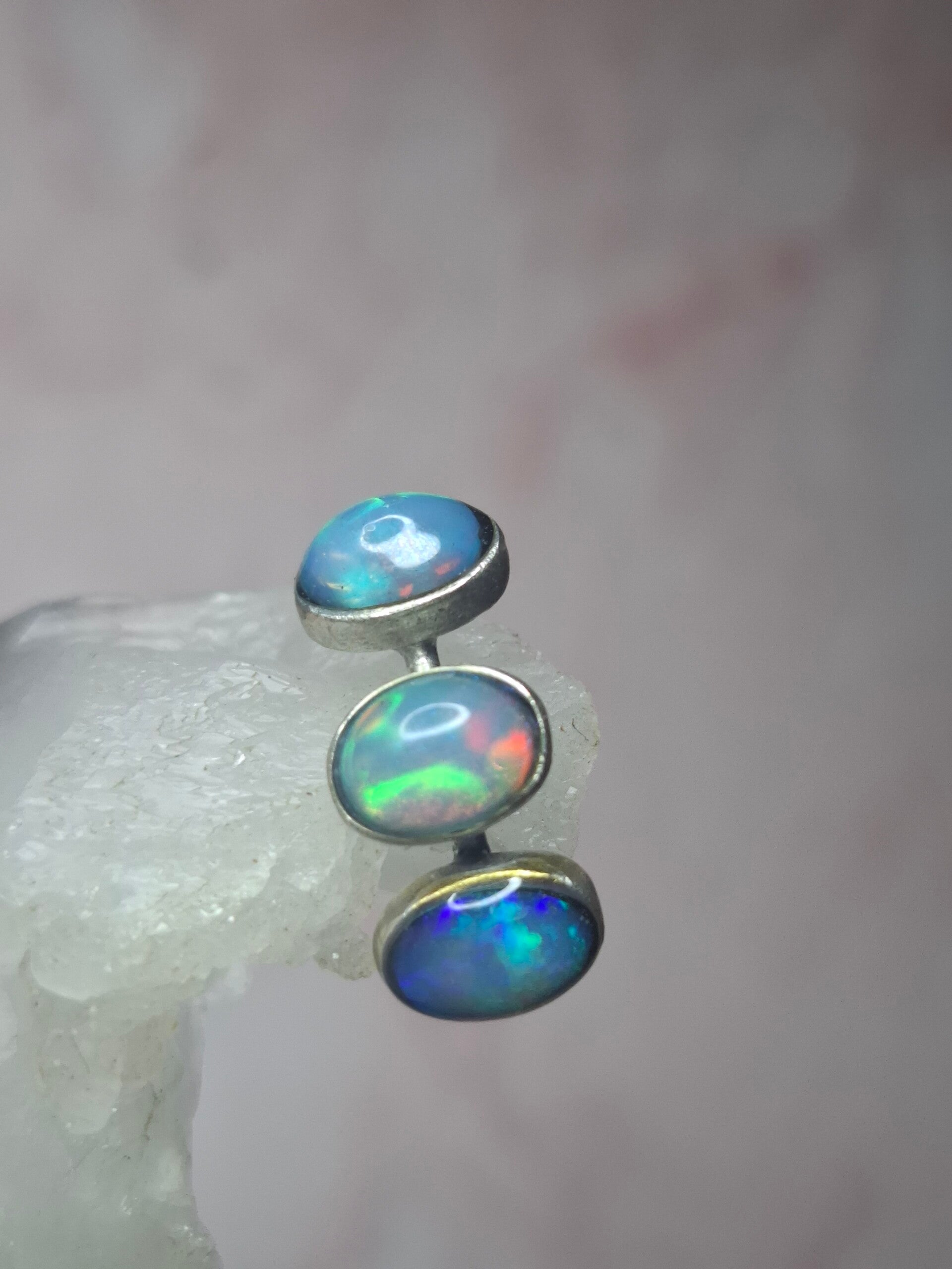 Bague ajustable 3 opales 8x6mm éthiopiennes