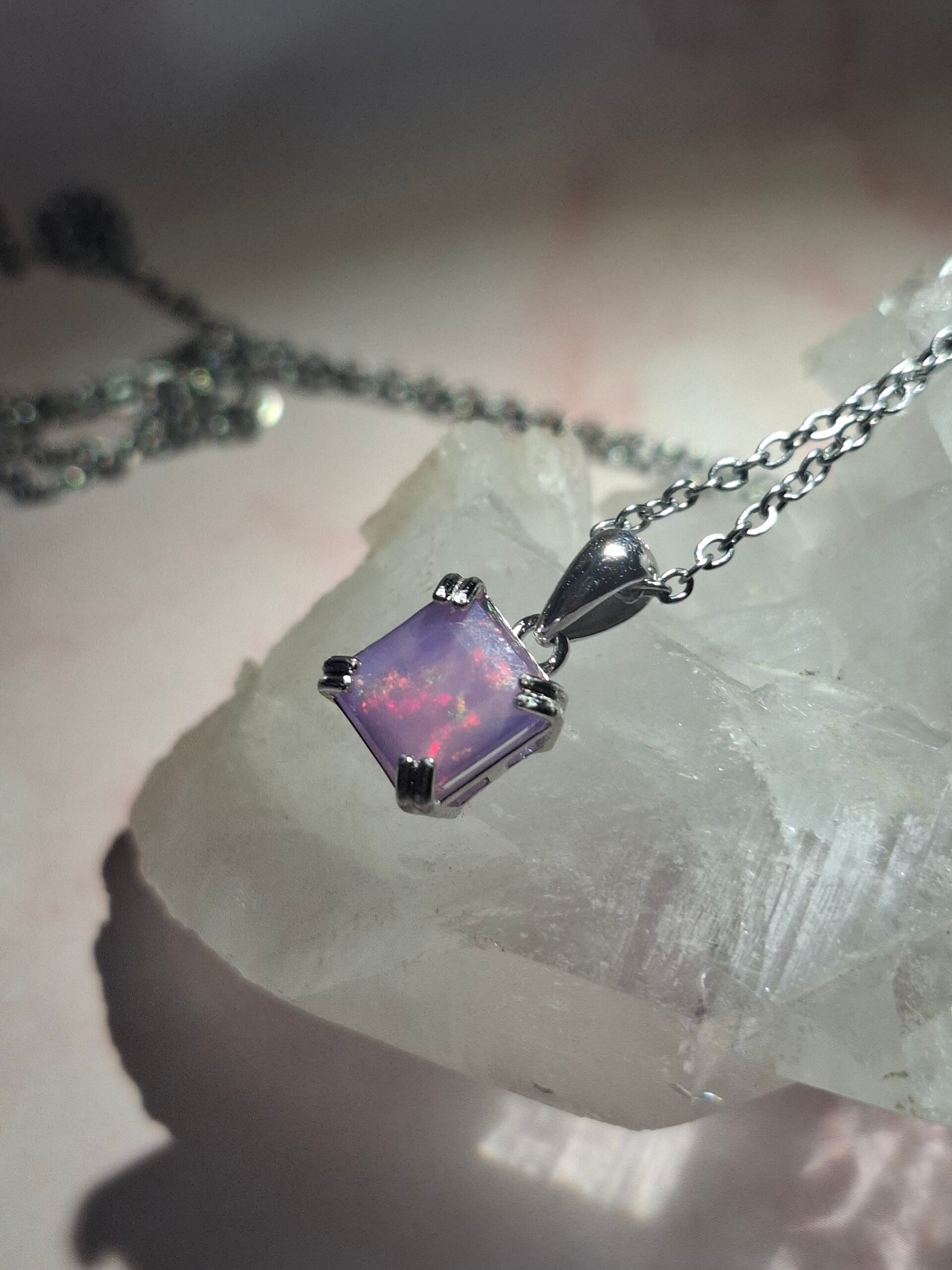 Pendentif s925 opale lila carré 7mm éthiopienne véritable