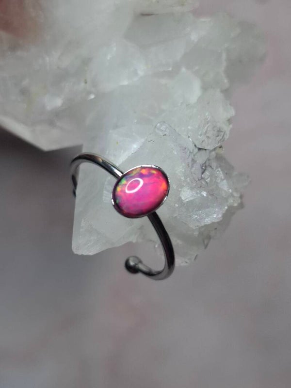 Bague ajustable opale fushia 7x5mm