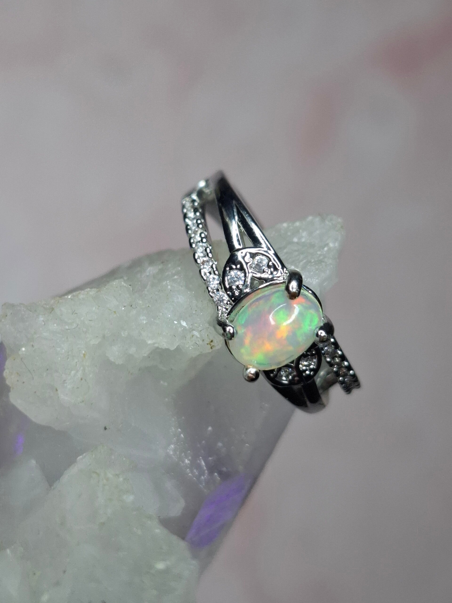 Bague taille 17mm opale 7x5mm