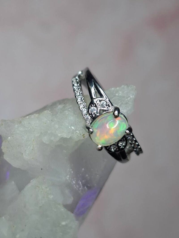 Bague taille 17mm opale 7x5mm