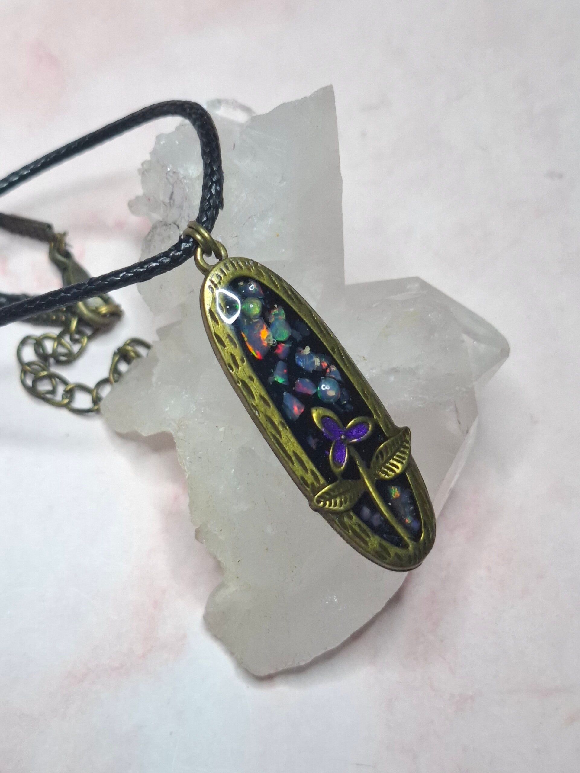 Pendentif eclats opales éthiopiennes