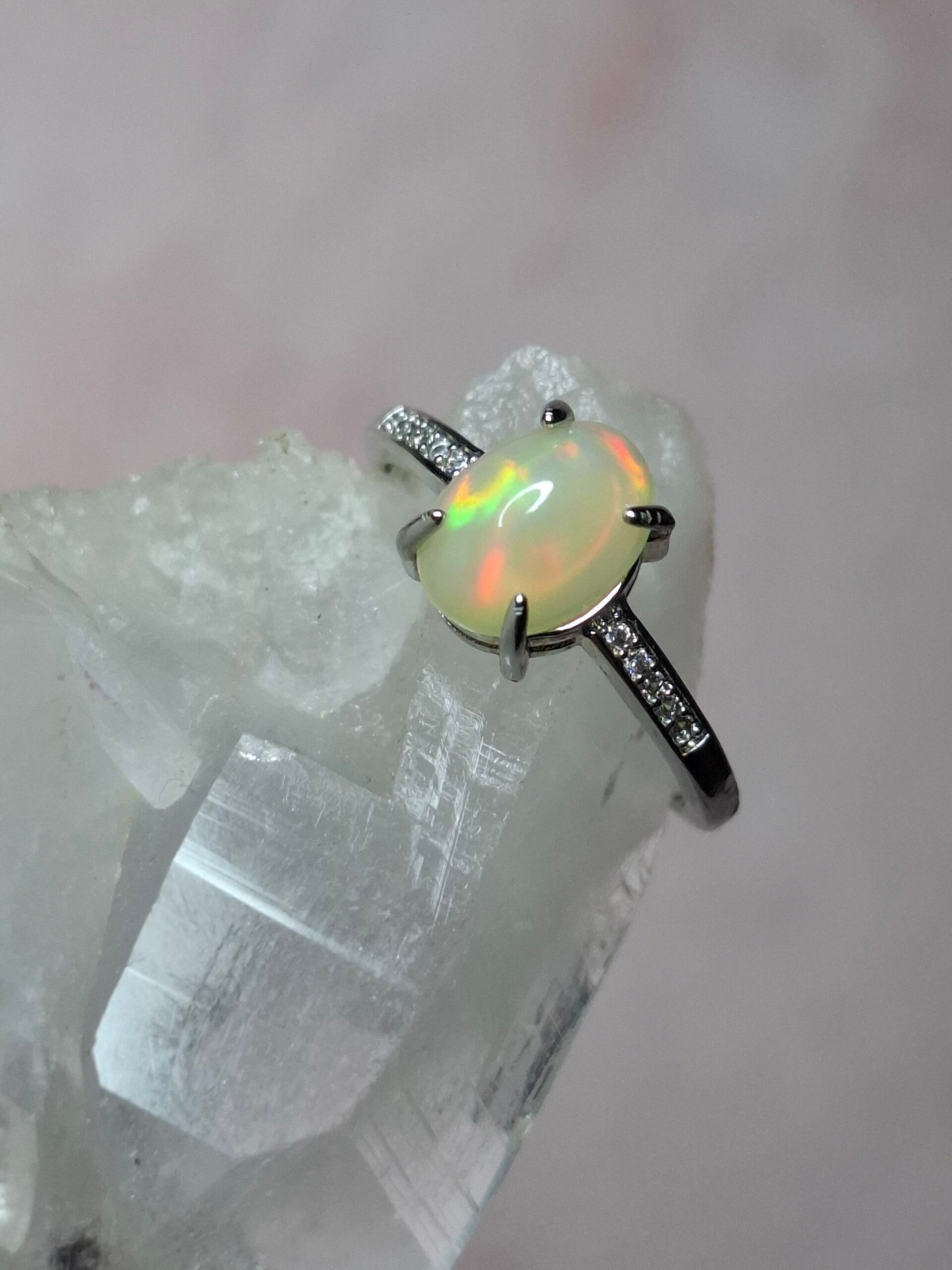 Bague ajustable opale 8x6mm