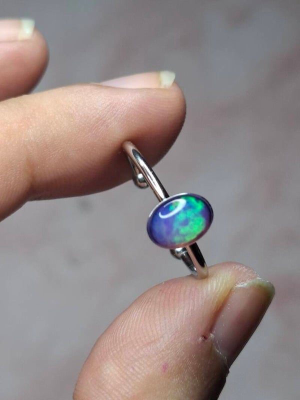 Bague ajustable opale éthiopienne 7x5mm violet