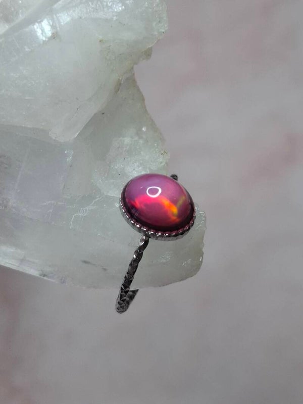 Bague ajustable opale 8x6mm fushia rosé éthiopienne