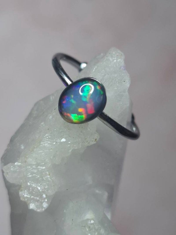 Bague ajustable opale 7x5mm arc en ciel