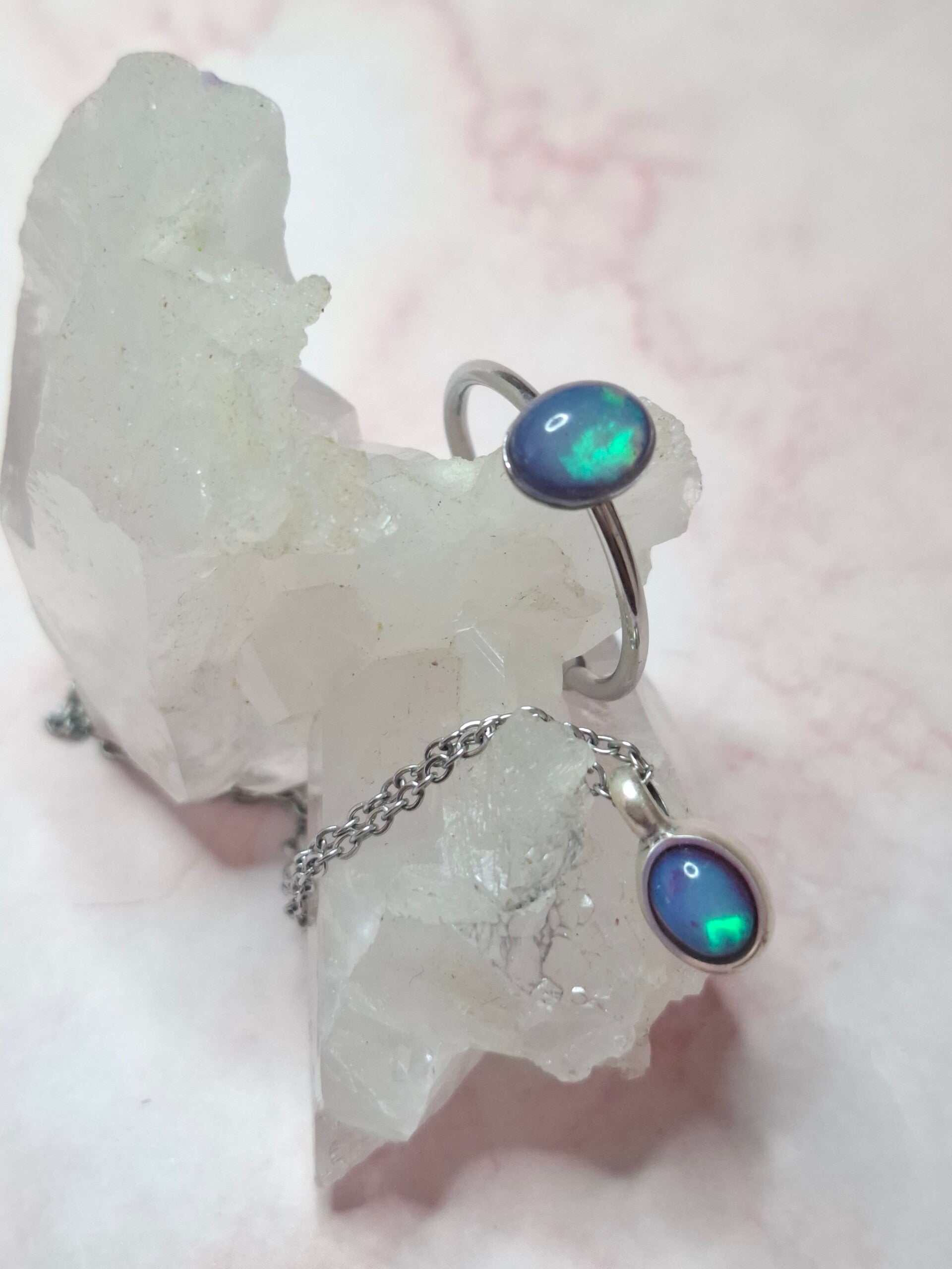 Parure pendentif et bague opale bleuté violet éthiopienne