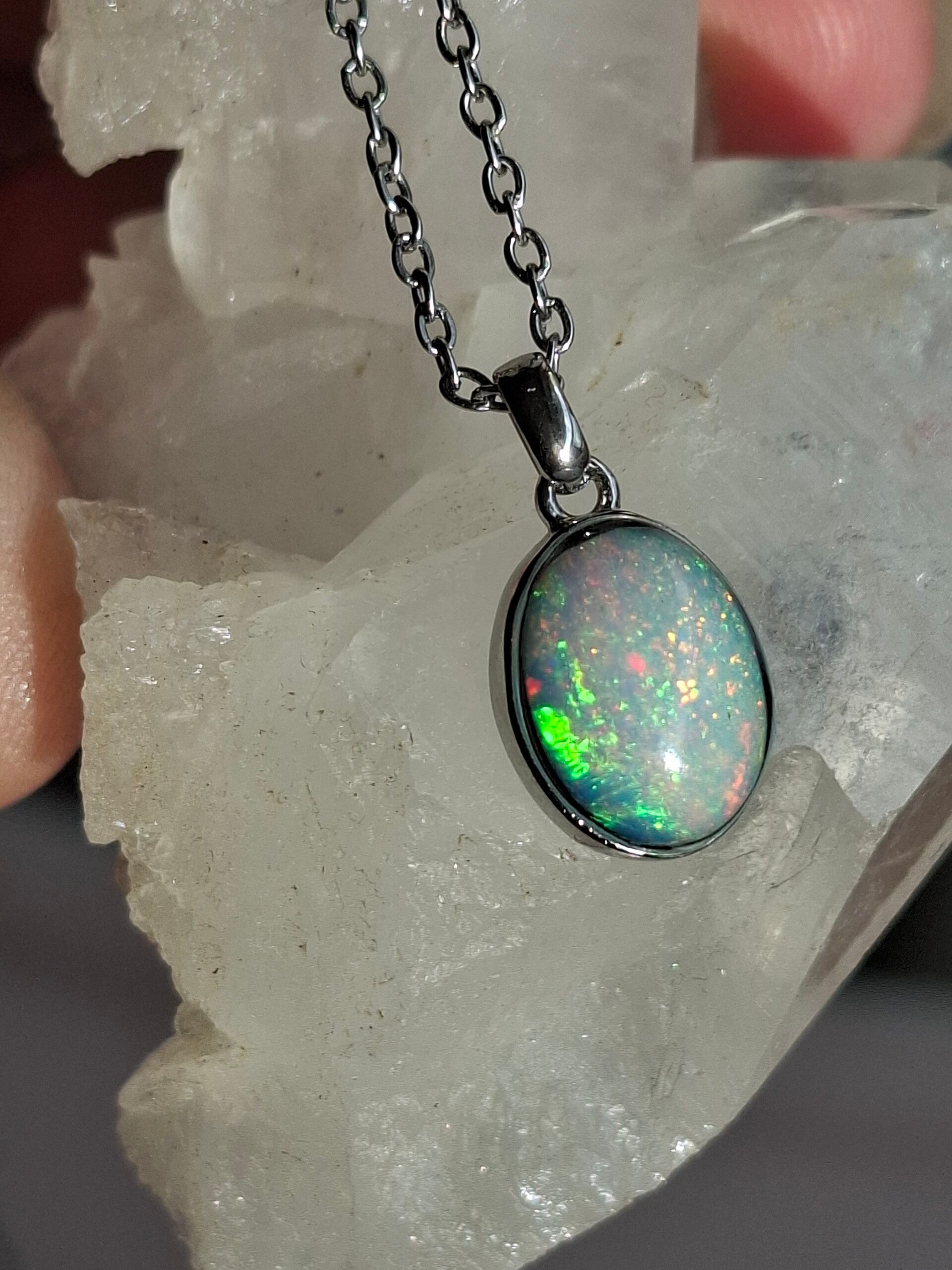 Pendentif opale 10x8mm pailleté intense 1,60 carats