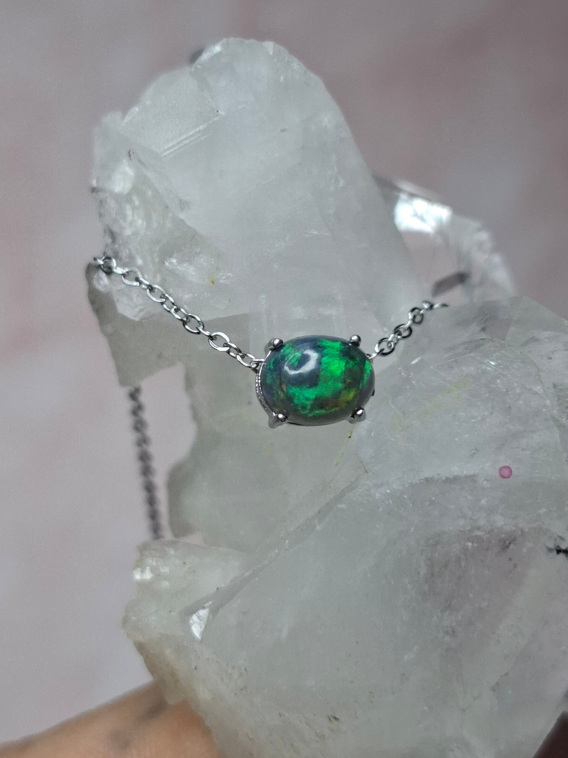 Collier opale 8x5mm éthiopienne véritable