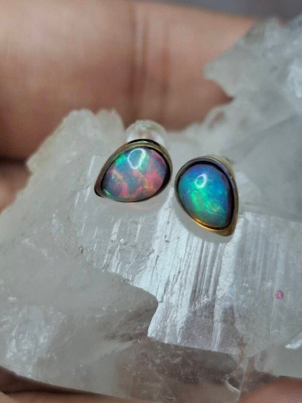 Boucles doreille doré opale 7x5mm éthiopienne