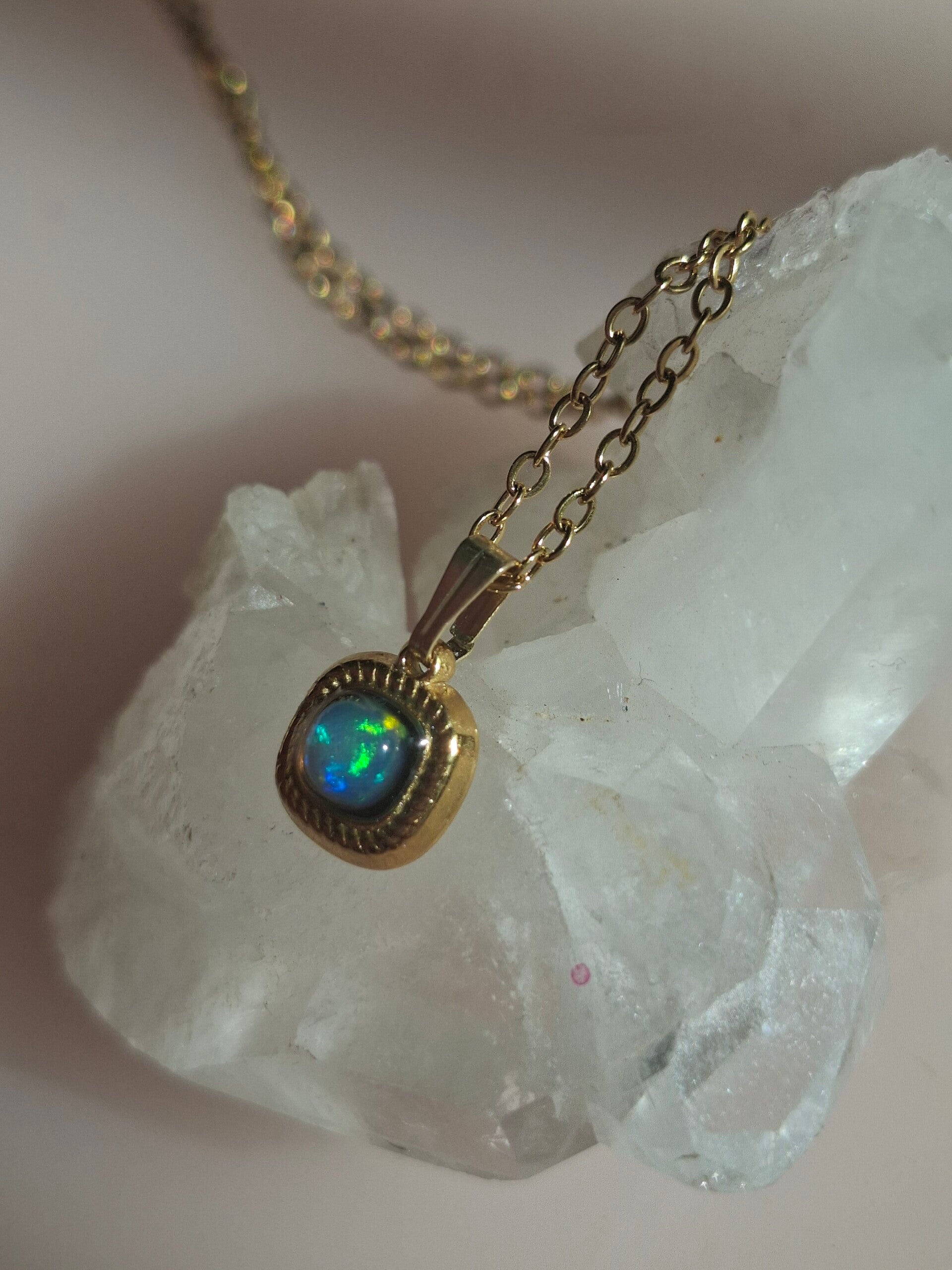 Pendentif opale 4mm Éthiopienne