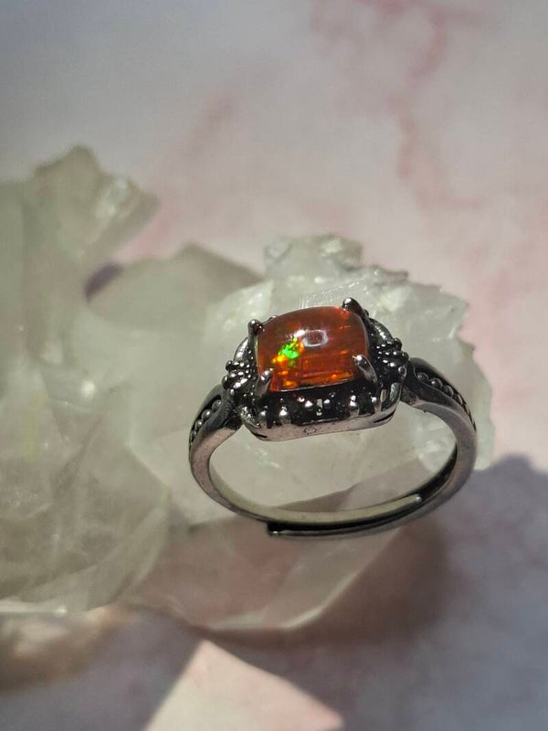 Bague ajustable opale ambrée 7x5mm éthiopienne orangé