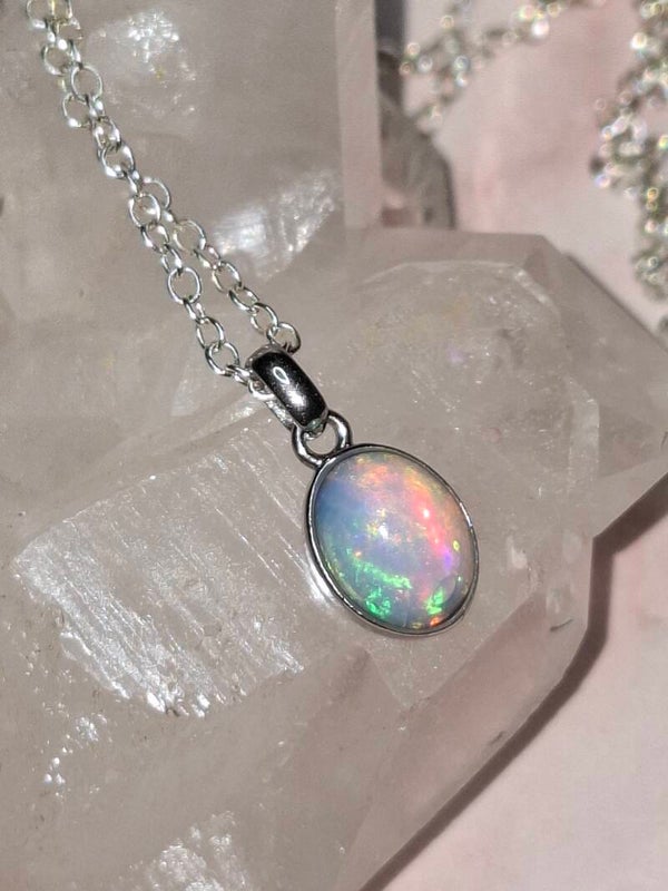 Pendentif opale 8x6mm éthiopienne reflet multicolore Authentique