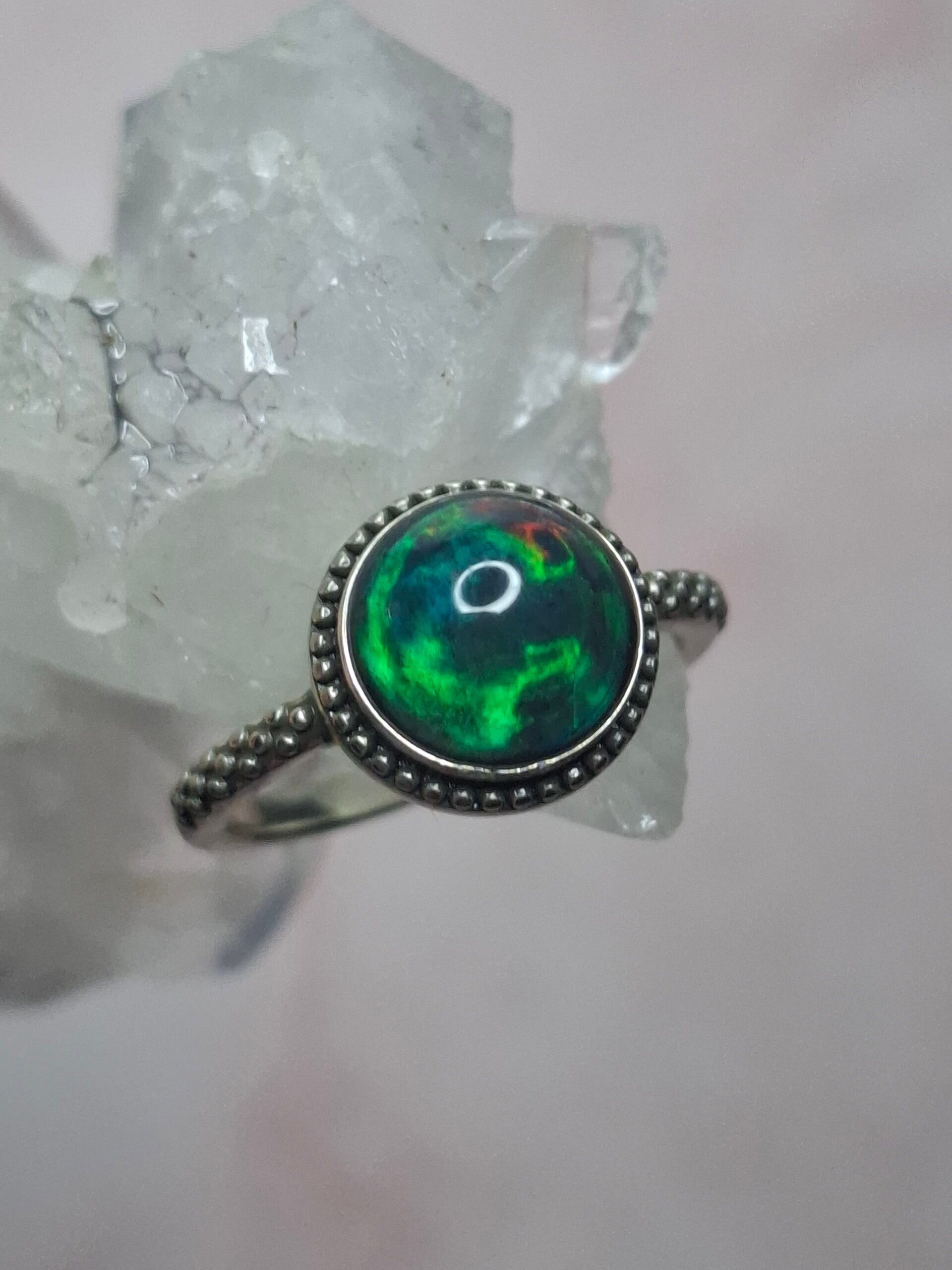 Bague opale 8mm bleuté vert éthiopienne taille 17mm