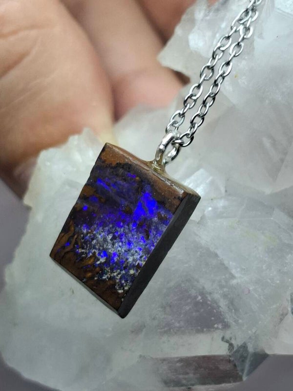 Pendentif opale 15x10mm boulder clignotant australienne