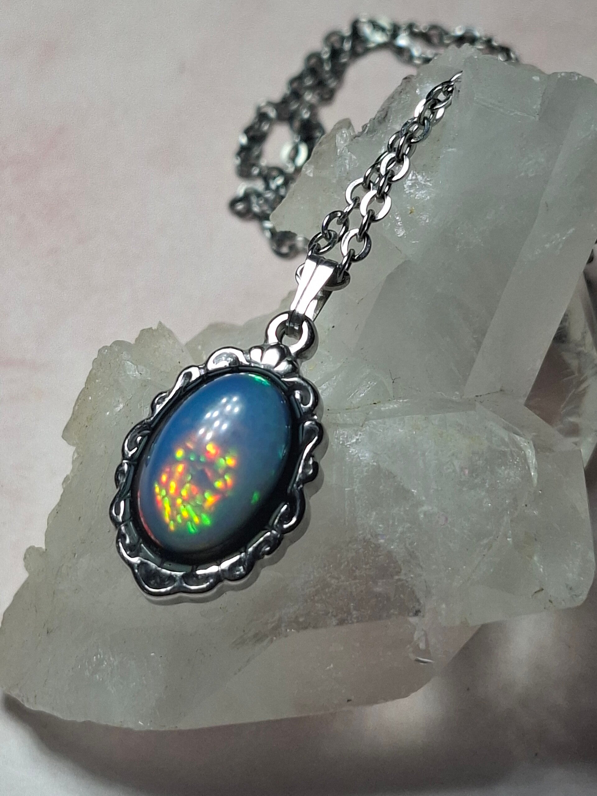 Collier opale, honeycomb, éthiopienne nid d'abeille 14x9mm