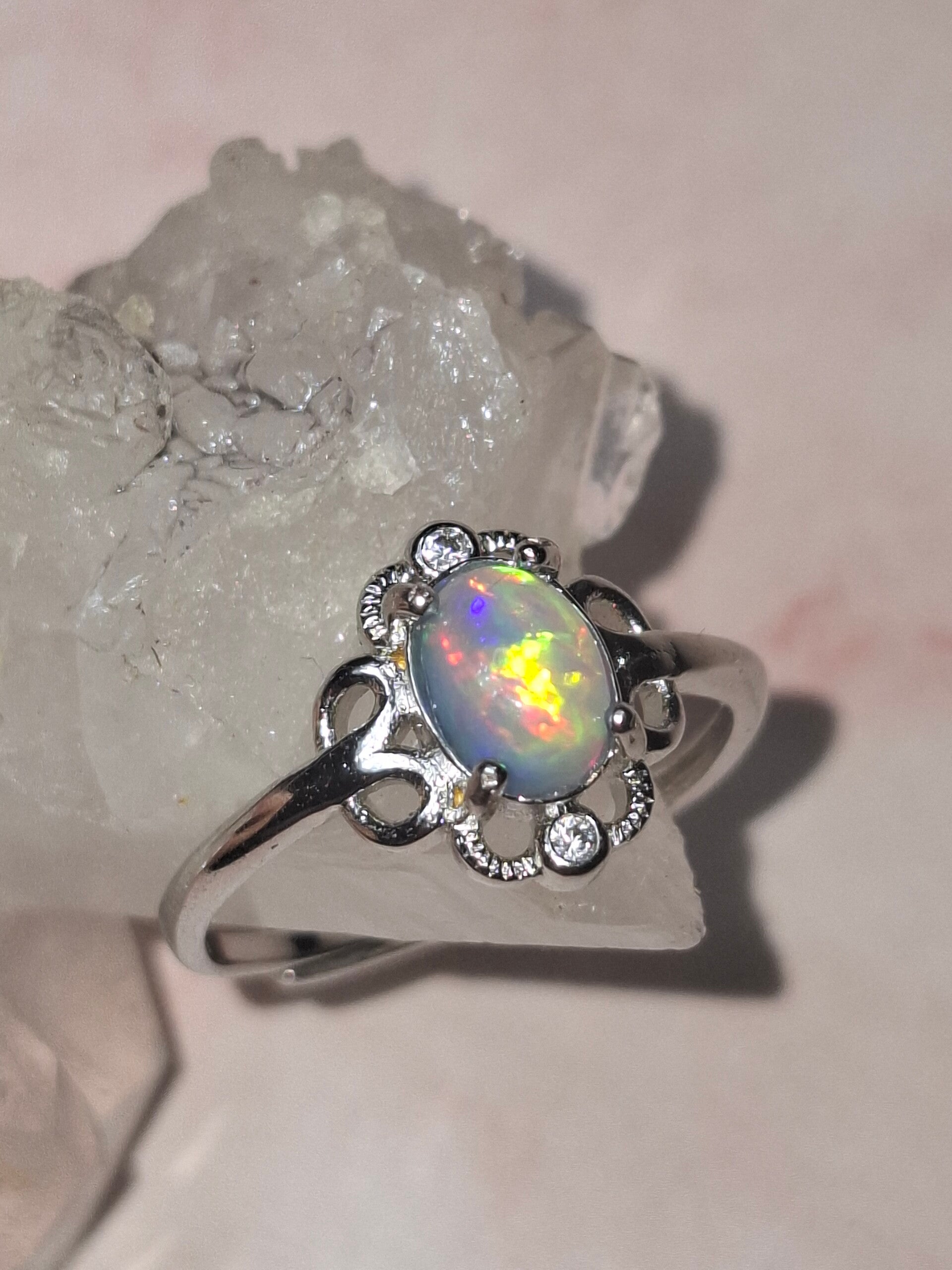 Bague opale véritable, welo multicolore 8x5mm éthiopienne authentique