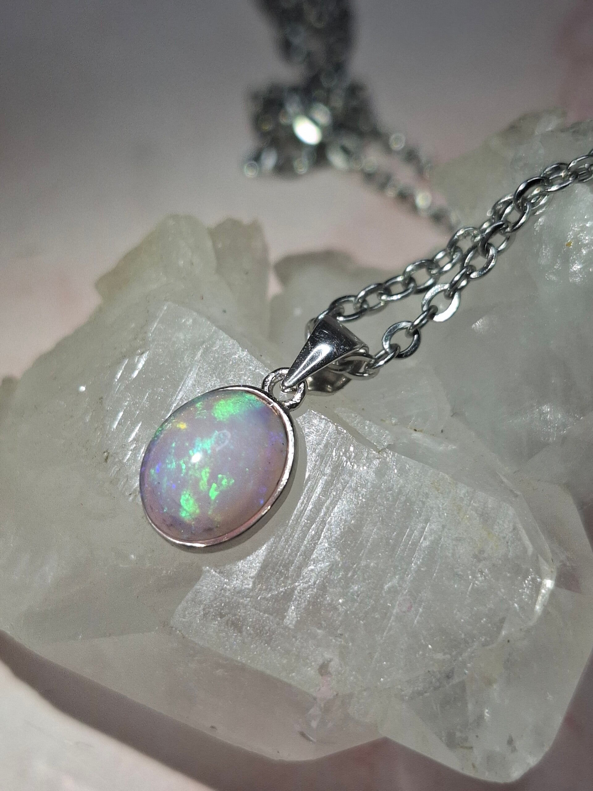 Pendentif argent opale mauve 9x7mm flash vert éthiopienne