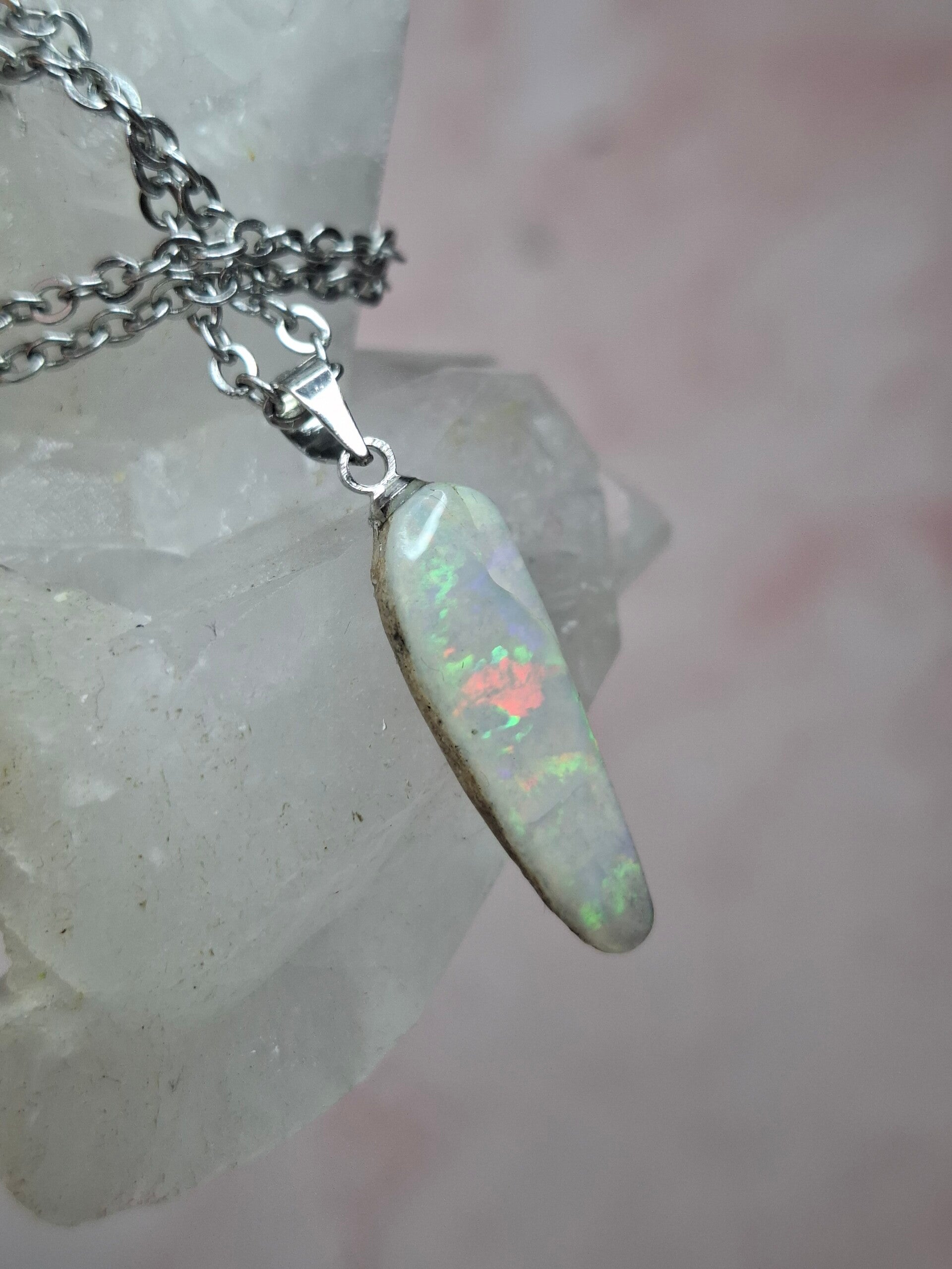 Pendentif collier opale 22x6mm semi brute cristaline australienne véritable