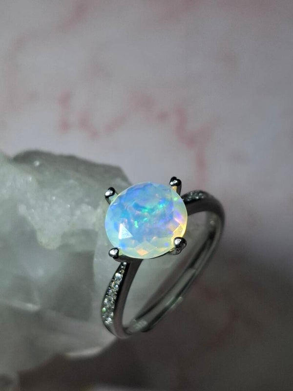 Bague solitaire opale, pierre véritable 9mm de 1,30 carats naturelle