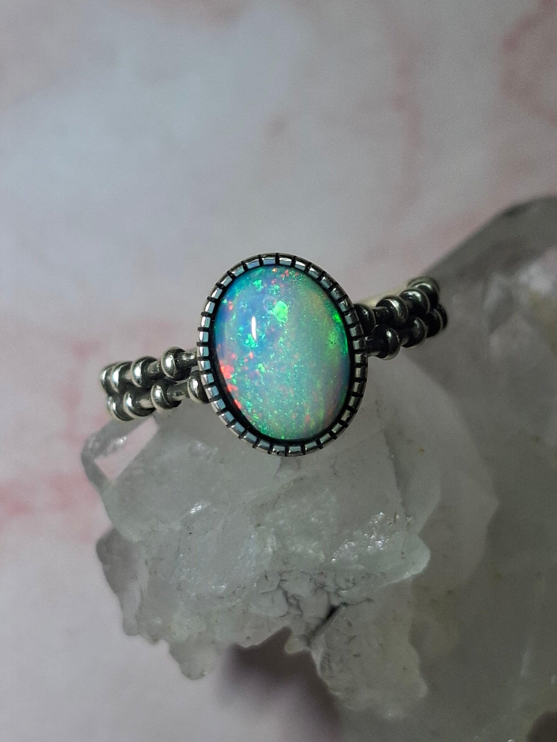 Bague opale éthiopienne, pierre 10x7mm naturelle