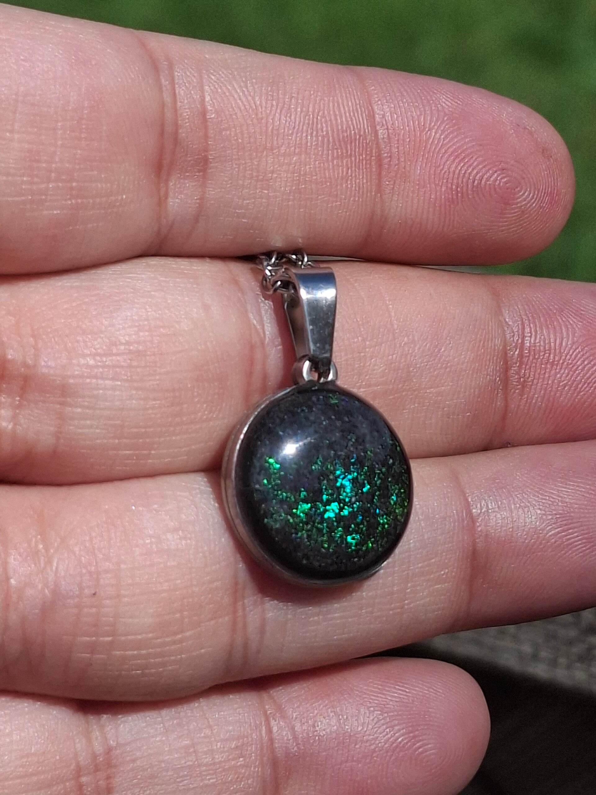 Pendentif opale australienne, pierre de 14mm de 4 carats