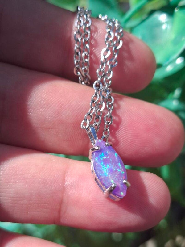 Pendentif neuf en argent et opale éthiopienne véritable. Pierre de 14x6mm facetté