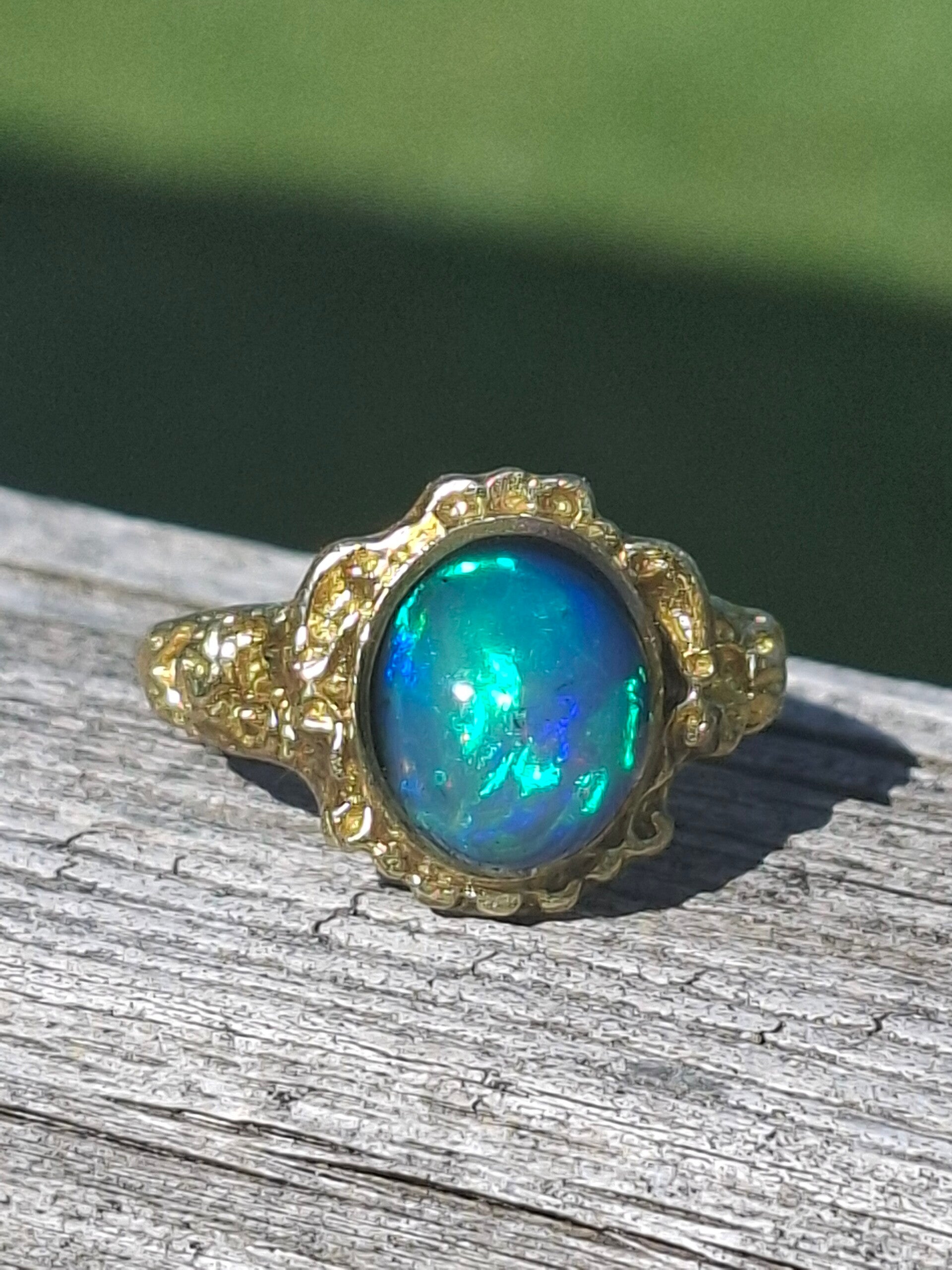 Bague ajustable opale éthiopienne, pierre de 10x8mm. Véritable