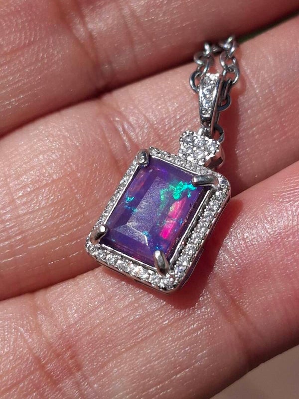 Pendentif argent zircon fin et opale violette éthiopienne. Pierre véritable de 10/9x7mm