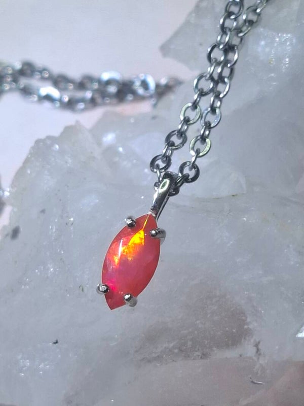 Pendentif argent et opale rouge 10x6mm éthiopienne véritable