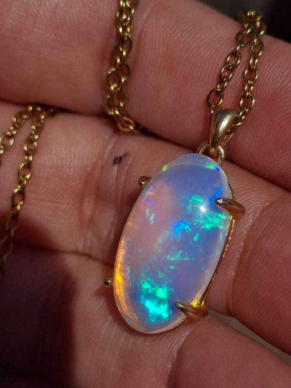 Pendentif argent plaqué or s925 et opale grande taille, pierre véritable de 22x13mm de 8,40 carats