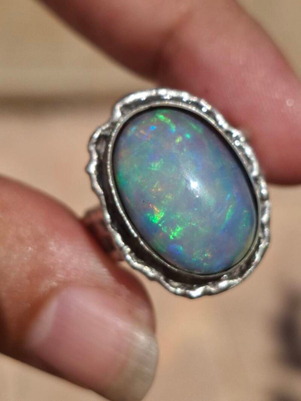 Bague ajustable avec opale éthiopienne authentique. Pierre de 20x12mm magnifique
