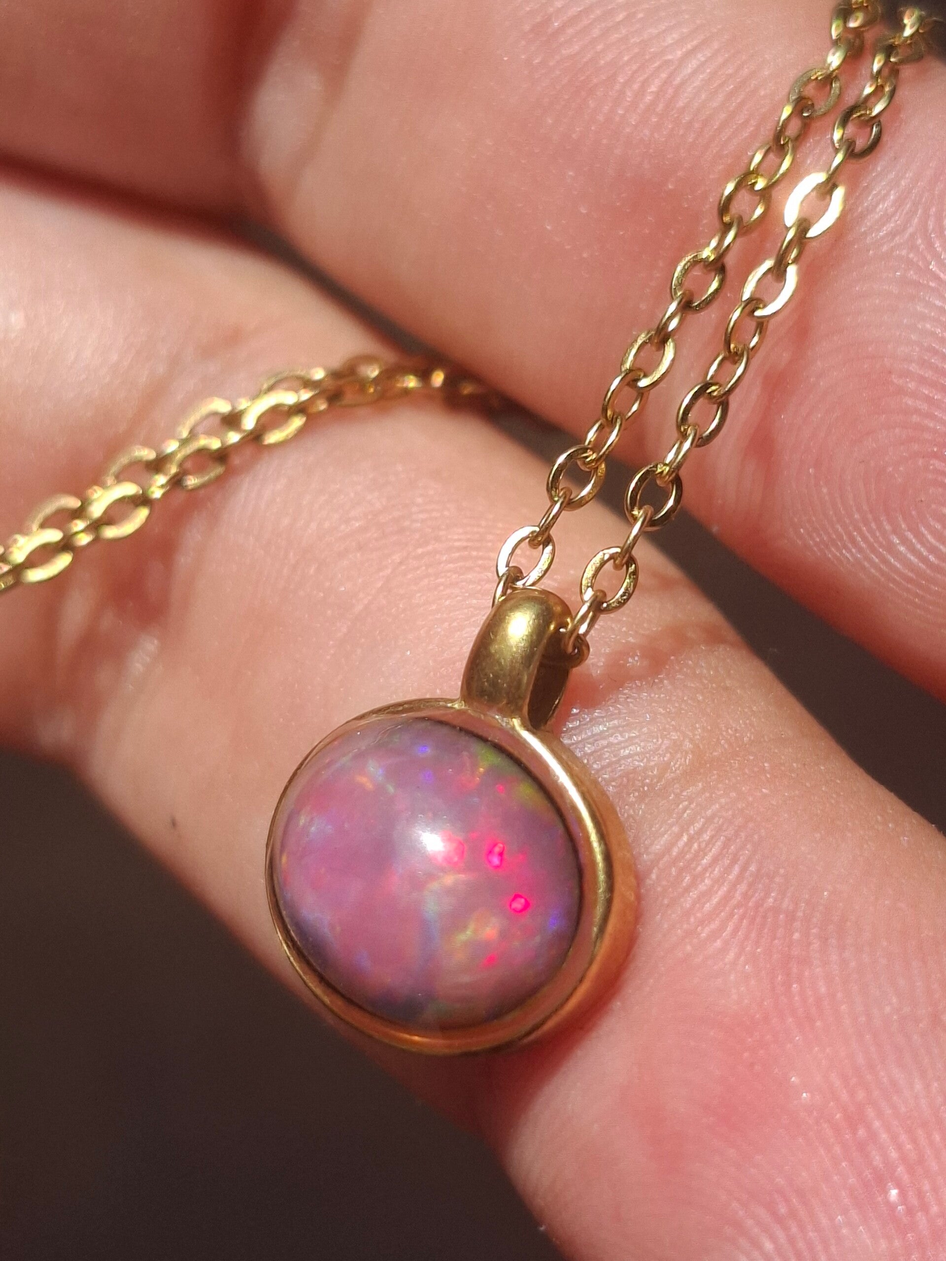 Pendentif opale rose ushia. Pierre éthiopienne de 10x8m véritable 2,40 carats