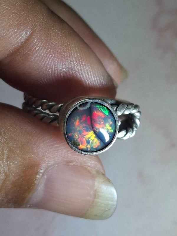 Bague ajustable unique avec opale atypique  pierre 8mm éthiopienne 🤩